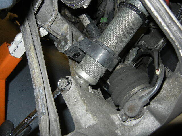 Porsche 996 Turbo removing the rear shock Porsche 996 Turbo removing the rear shock